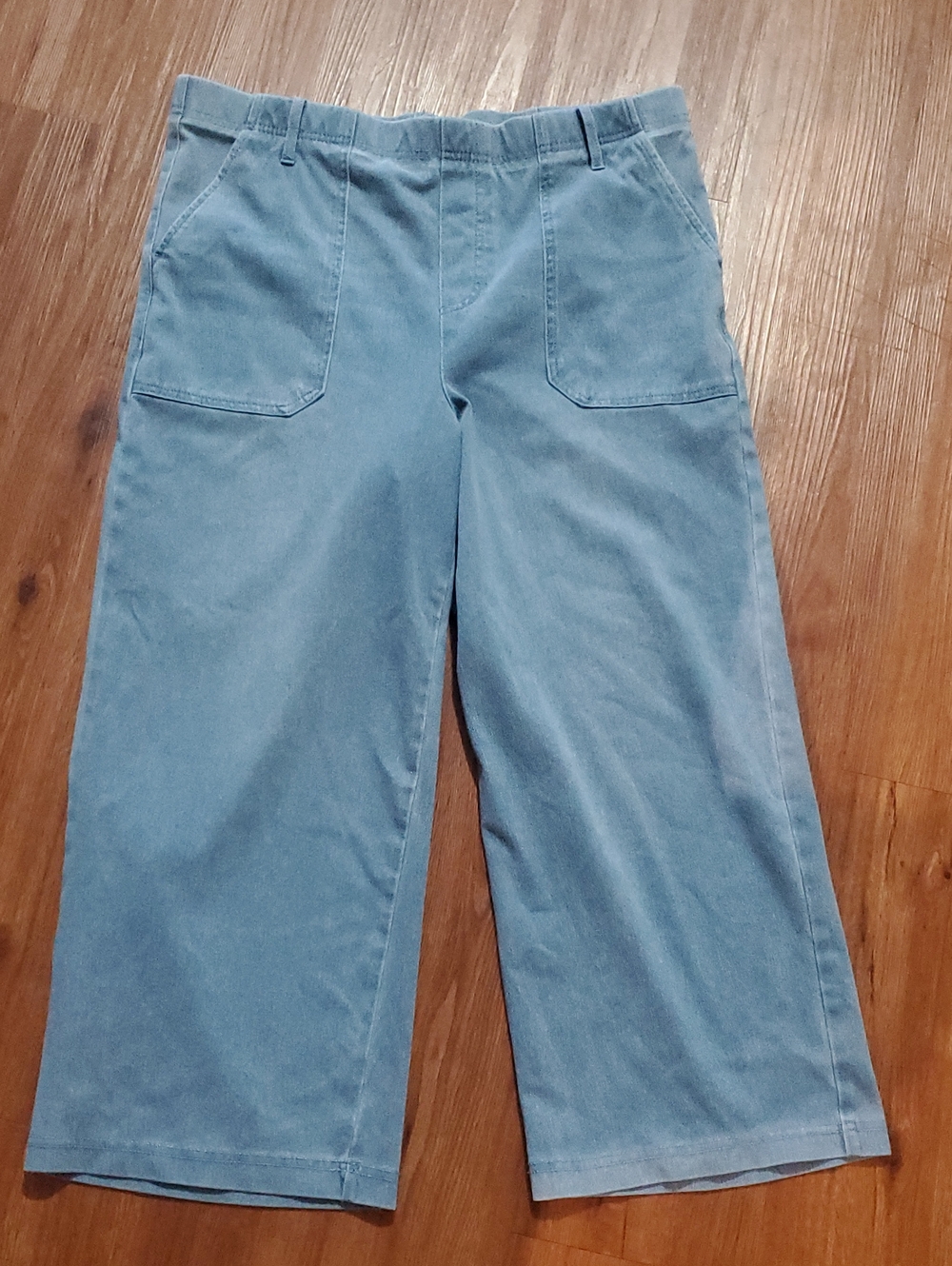 Serra Women's Dusty Blue Wide-Leg Capri Pants